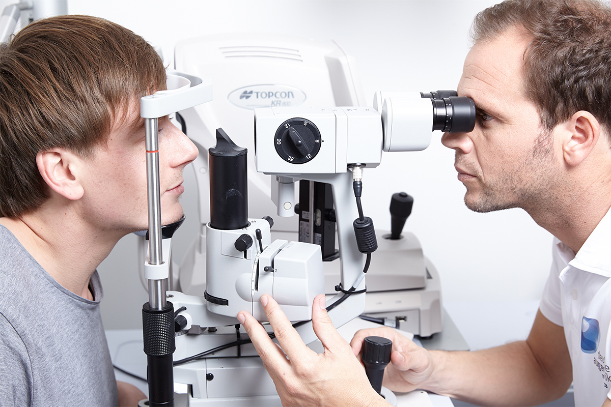 Specialist in ophthalmology, refractive surgery, laser and cosmetic surgery